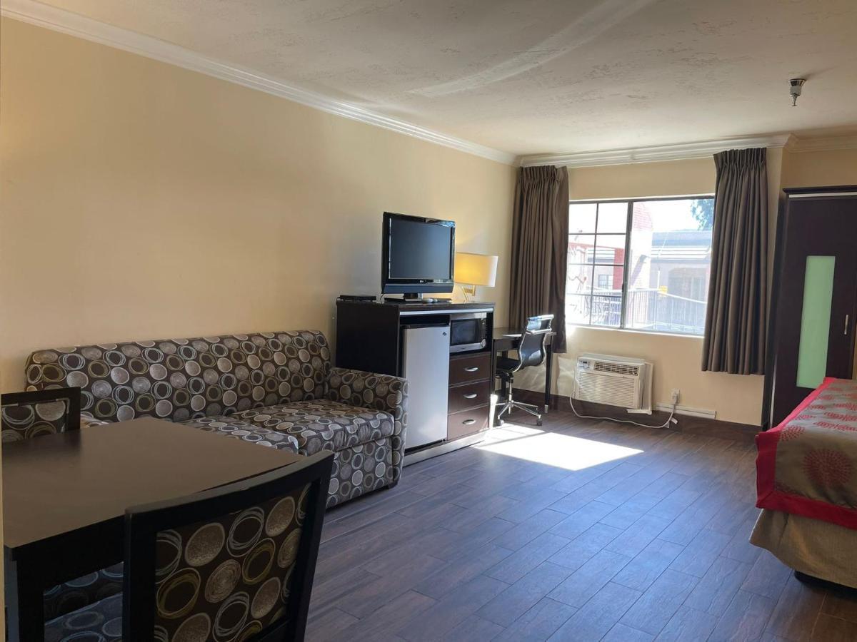 Ramada By Wyndham San Diego Poway Miramar Exterior foto
