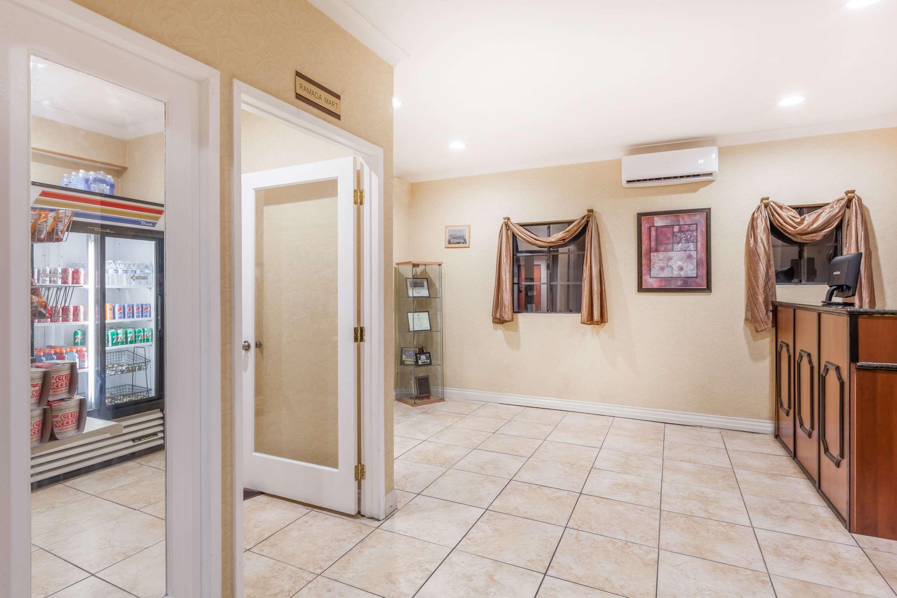 Ramada By Wyndham San Diego Poway Miramar Exterior foto