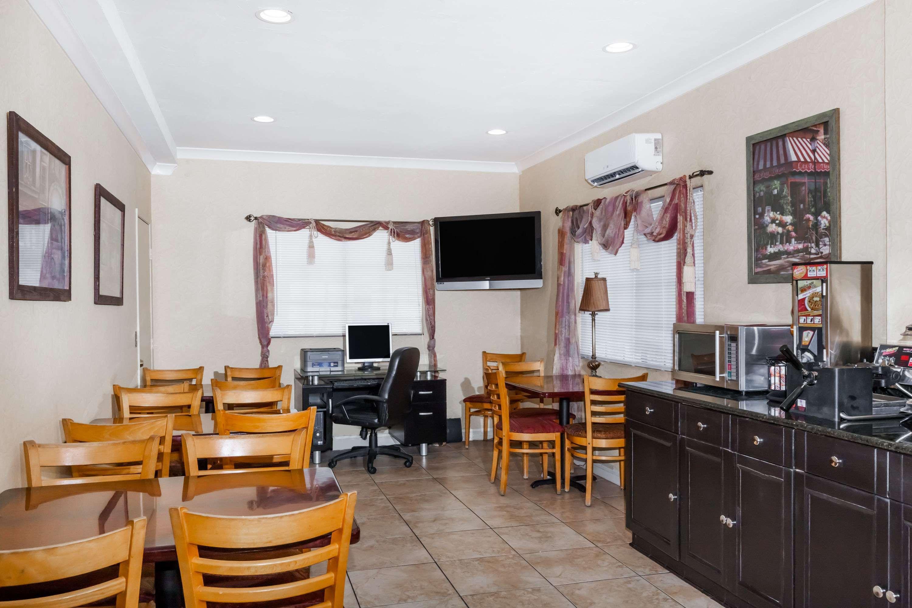 Ramada By Wyndham San Diego Poway Miramar Exterior foto